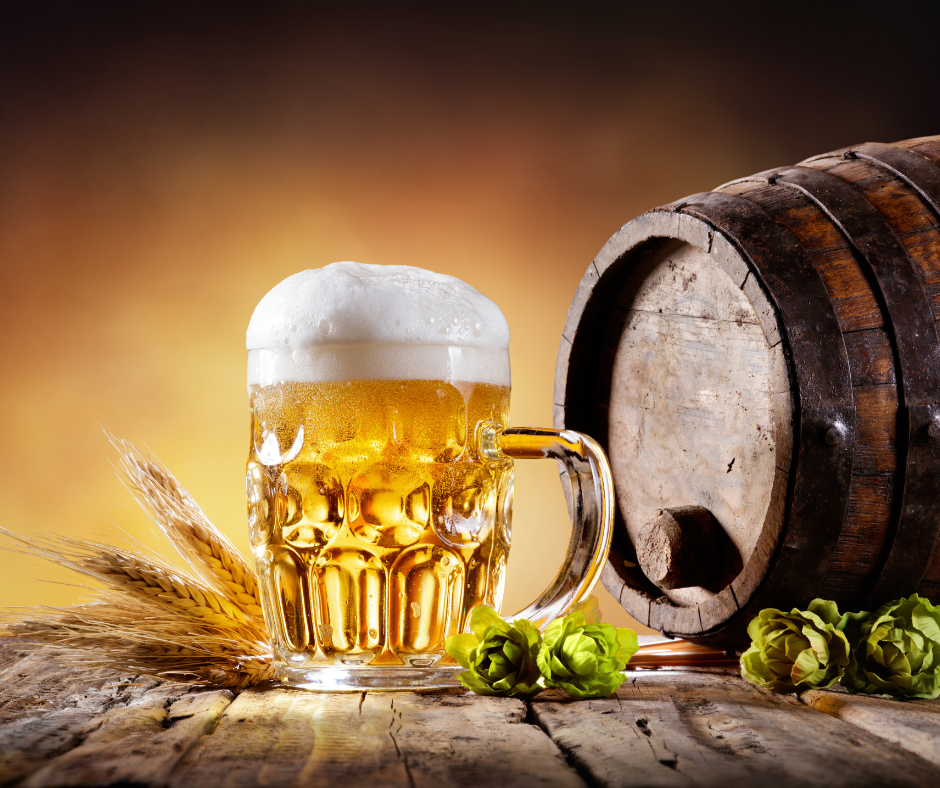 Ein voller Bierkrug, ein paar Gerstenähren und ein Faß daß daneben liegt. Sinnbild für Gesetze die Frauen kleingehalten haben