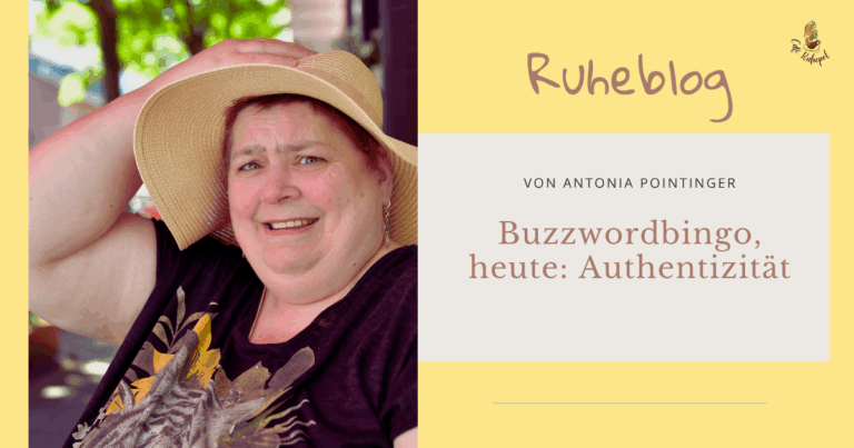 ich halte meinen Sonnenhut fest und schaue sehr skeptisch
