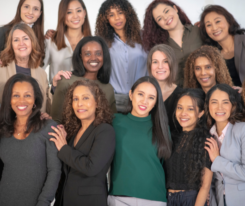 viele Frauen stehen zusammen nur so wird es klappen auf Dauer