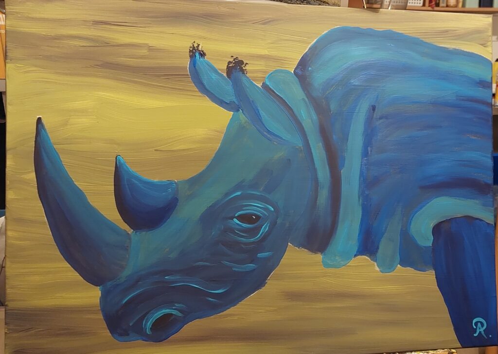 ein blaues Nashorn vor einem Hintergrund der wie sand wirkt
