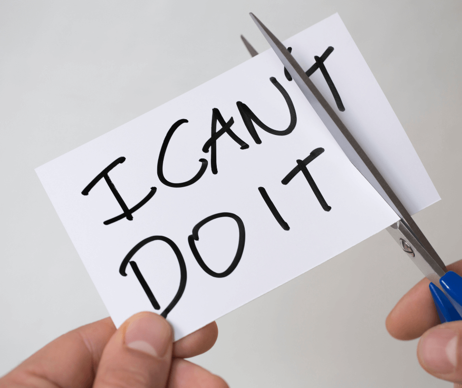 ein Zettel auf dem steht I can´t Do it, mit einer schere wird das t von Can´t abgeschnitten