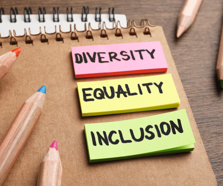 drei bunte Postit, beschriftet mit Diversity, Equality und Iclusion trotzdem ist es immer noch wahr: It is a man´s world